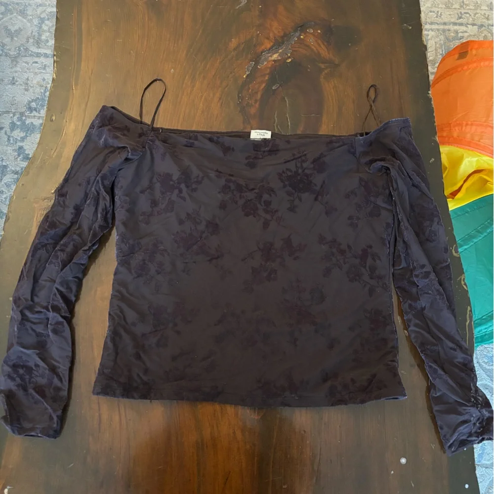 Abercrombie & Fitch Bra Free Off the Shoulder Long Sleeve Top - Picture 3 of 6